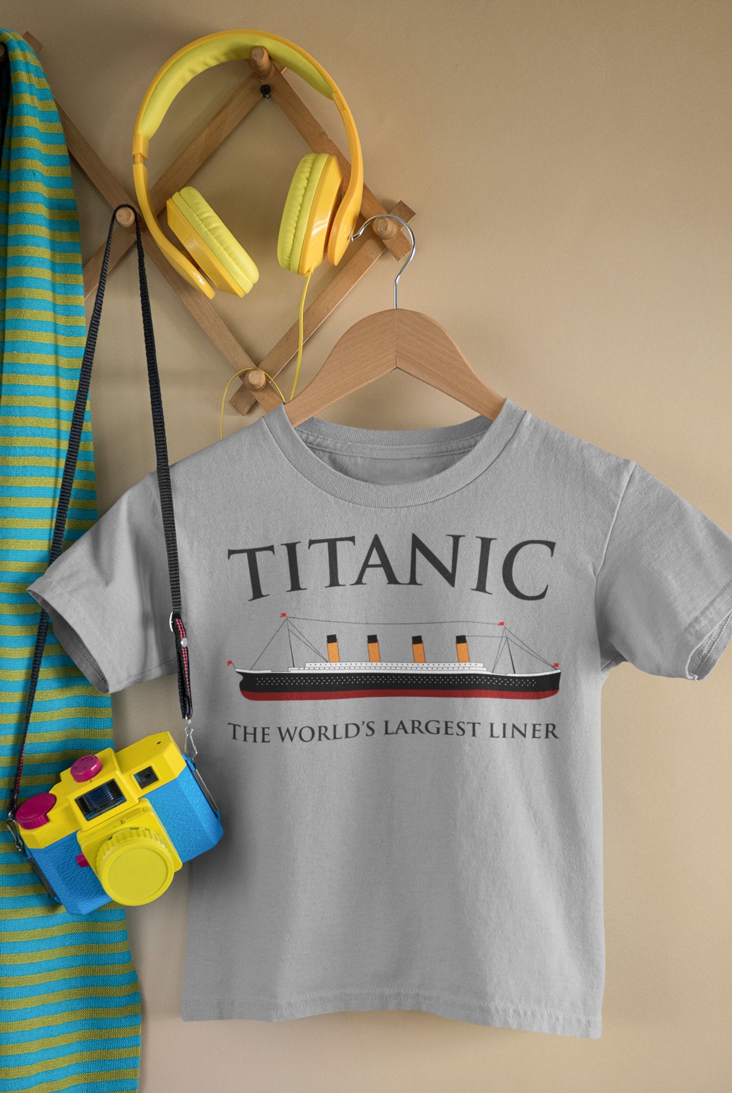 Titanic the World's largest liner t shirt - gift history buff, vintage t-shirt